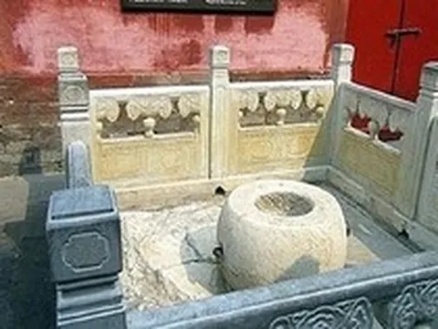 Vì sao giếng ở Tử Cấm Thành chứa đầy châu báu nhưng không ai dám lấy?