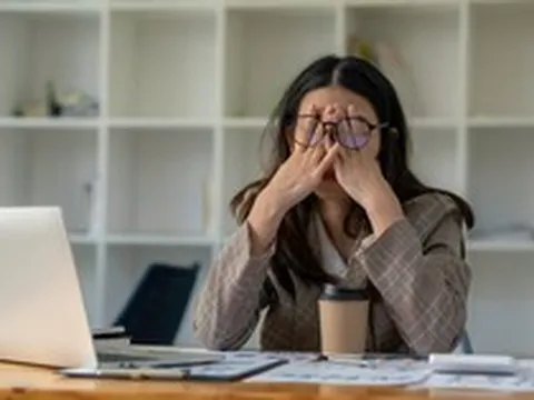 Cảnh báo dân văn phòng: Ngồi quá 8 tiếng 1 ngày làm tăng nguy cơ…mất trí nhớ