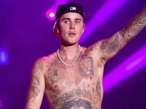 Justin Bieber điên rồ giữa hàng chục nghìn người