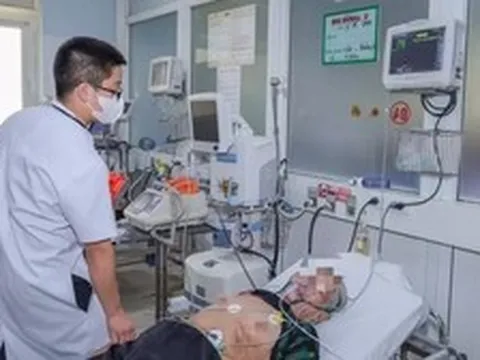 Nắng nóng, bệnh viện quá tải vì nhiều người già và trẻ em bị ốm