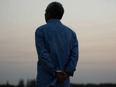 Có lương hưu 30 triệu đồng/tháng, cụ ông 62 tuổi nhất quyết không thay con trai trả tiền vay mua nhà: "Không phải nghĩa vụ của tôi"