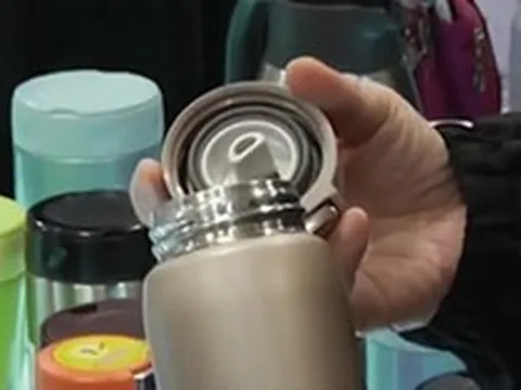 Nam tài xế 50 tuổi mắc hàng loạt bệnh hiểm nghèo vì chiếc cốc giữ nhiệt, bác sĩ nhắc: 7 loại nước tuyệt đối không để trong loại cốc này