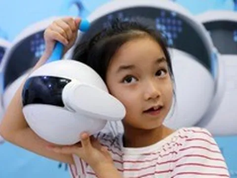 Trí thông minh của một đứa trẻ thì ra có thể được nhận biết qua đôi mắt, nụ cười và đôi tai