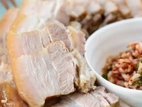 Thịt vừa luộc xong không nên ăn luôn, sự thật về quá trình "nghỉ" để trọn vẹn lộc lá