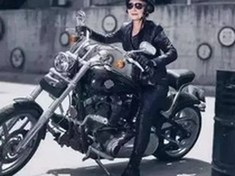 Cụ bà 73 tuổi vẫn đi phân khối lớn, trẻ như U50 nhờ 2 thói quen đơn giản, không phải tập thể dục