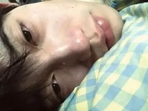 Cùng 1 khung giờ mỗi đêm bạn đều đột nhiên thức giấc? Bác sĩ khuyên nên đi khám ngay 4 bệnh