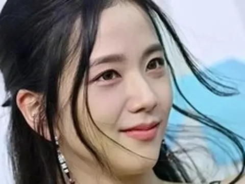 Jisoo (BlackPink) lao đao