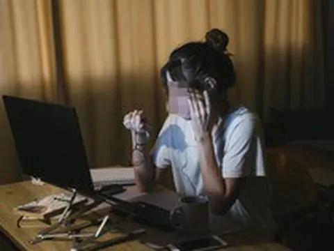 Kiếm 60 triệu/tháng để 'sống rực rỡ', cô gái trẻ nhập viện với danh sách bệnh dài