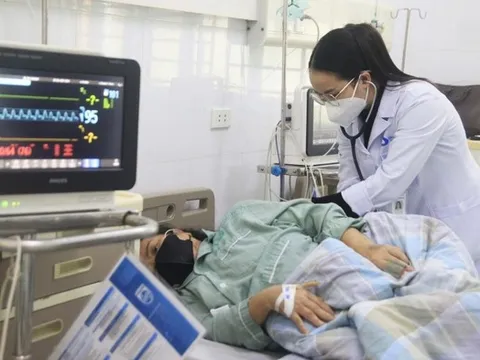 Bệnh nhân mắc cúm B biến chứng nặng, bác sĩ cảnh báo  nhiều đối tượng