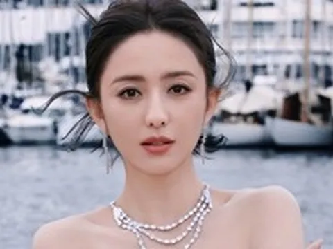 Mẹ đơn thân showbiz "cấm cả nước nói xấu mình": 1 phút xóa 1.000 bài "bóc phốt" gây choáng váng, ngày ly hôn tậu luôn biệt phủ 3.000m2 ăn mừng