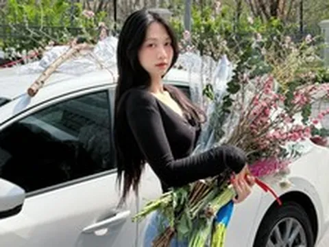 Lê Bống trổ tài "múa quạt" cực nghệ, fan phấn khích khen ngợi hết lời