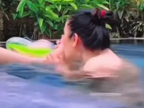 Hoa hậu Phương Lê hôn chân Vũ Luân gây chú ý