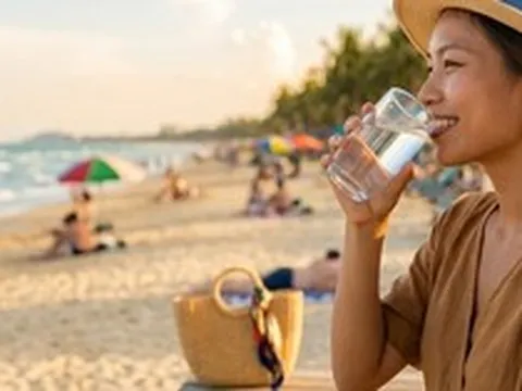Những ai đi biển trong kỳ nghỉ lễ này nhất định phải uống nước dừa, đây là lý do tại sao