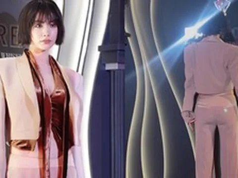 Mỹ nhân đẹp nhất thế giới bị dòm ngó vì chiếc quần tựa như trong suốt