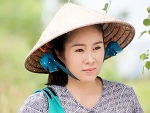Khoe ảnh gia đình đẹp như mơ dịp lễ, Lê Phương bỗng bị nhắc nhở, nhiều người đúng là khắt khe quá rồi!