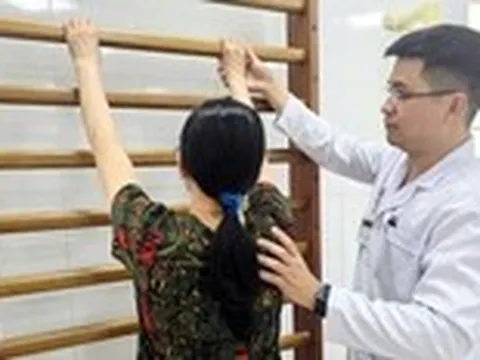 Cách tập luyện đúng để trị chứng viêm quanh khớp vai, rất hay gặp ở nhiều lứa tuổi