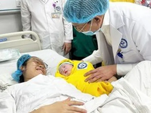 Tiếp tục bãi bỏ hạn chế sinh con thứ ba nhằm duy trì mức sinh thay thế