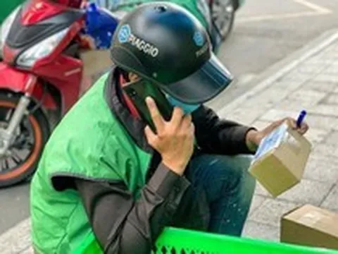 Vừa chuyển khoản 86.000 đồng cho shipper, người đàn ông SN 1985 nhận thông báo: Mỗi tháng bị trừ 2 triệu đồng, kèm khoản nợ 16 triệu đồng