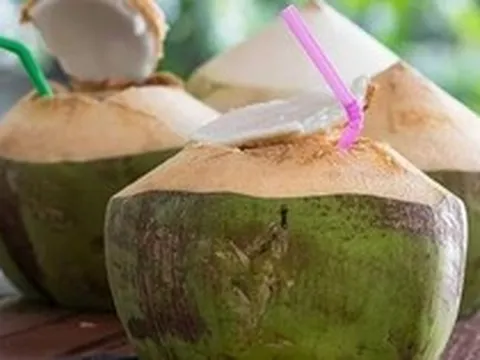 Lời khuyên cho các gia đình hay uống nước dừa