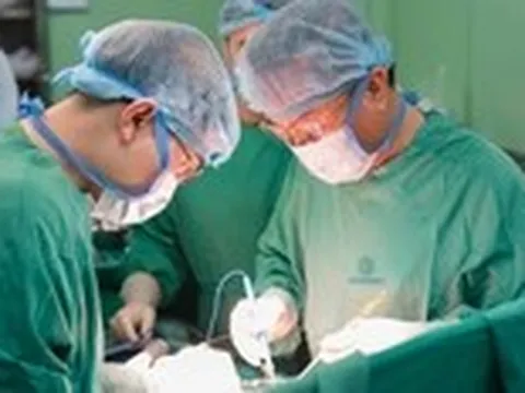 Sụt cân nhưng bụng phình to, người phụ nữ phát hiện khối u tái phát dính nhiều nội tạng