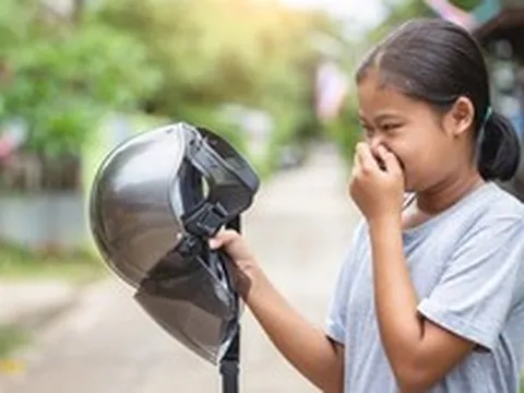 5 cách khử mùi hôi mũ bảo hiểm mà không cần tháo rời