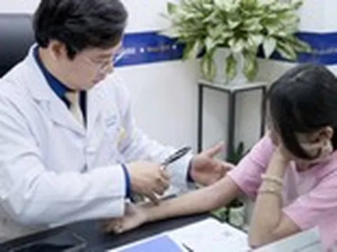 Nhiều người viêm da, mẩn ngứa khi đi bơi: Bác sĩ chỉ cách phòng tránh