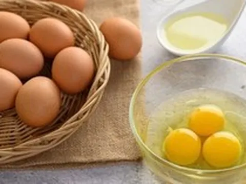 Ăn 3 quả trứng sống mỗi ngày để cứu tóc rụng, người đàn ông nhận cái kết bất ngờ