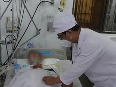 Nhóm bạn uống rượu mua gần nhà, 1 người tử vong, 2 người nhập viện cấp cứu