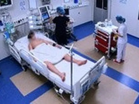 Cứu bé trai 13 tuổi đột ngột mắc viêm màng não mủ, phù não nguy kịch