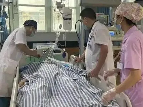 Nam sinh 14 tuổi suýt tử vong sau khi bị mờ mắt, tê tay