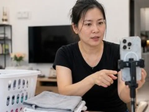 Sau 5 năm làm nội trợ toàn thời gian, tôi nhận ra điều khiến phụ nữ kiệt sức nhất không phải việc nhà - mà là áp lực tài chính khi không có thu nhập riêng