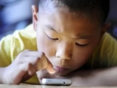Em bé 5 tháng tuổi đã bị cận thị hơn 1000 độ, bác sĩ tiết lộ nguyên nhân khiến nhiều cha mẹ lo lắng
