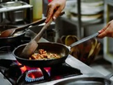 Nấu ăn ít nhất một lần mỗi tuần có thể giúp giảm nguy cơ mất trí nhớ