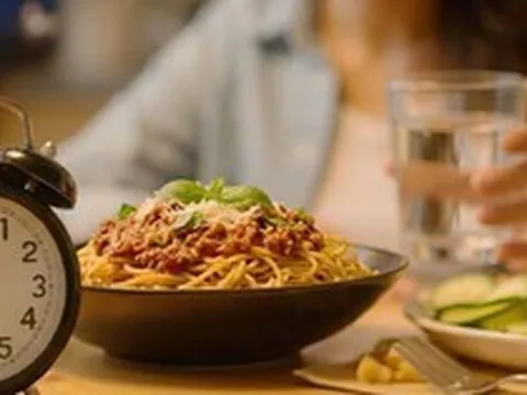 Nghiện ăn đêm khiến cơ thể bật chế độ tích mỡ, bác sĩ chỉ ra 2 món cứu cánh