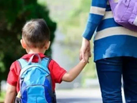 Giáo sư tâm lý nổi tiếng nói thẳng: Trẻ dưới 6 tuổi không nên học 3 kiểu lớp này, cha mẹ dễ tốn tiền vô ích