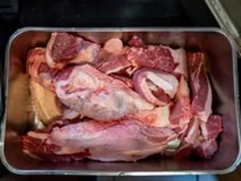Tranh luận về ăn uống lành mạnh ở Mỹ: Nhóm ăn nhiều thịt lấn át nhóm ăn chay