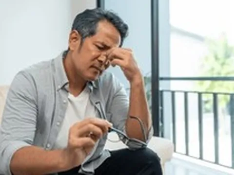 Vì sao càng thành đạt, nhiều đàn ông trung niên càng ít bạn bè?