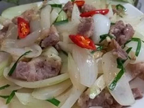 Lời khuyên cho những người ngoài 70 tuổi thích ăn hành tây