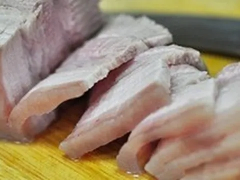 Luộc thịt nên đợi nước sôi hay cho vào nước lạnh? Câu trả lời của chuyên gia đã khiến nhiều người thay đổi suy nghĩ