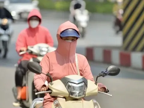 Nắng nóng trên 40 độ C, uống nước thế nào để không bị sốc nhiệt?
