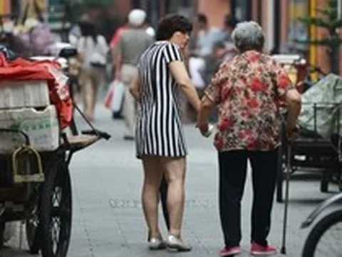Khi về già, cha mẹ khôn ngoan nên giữ 4 bí mật này với con cái, chia sẻ nhiều chưa chắc đã tốt