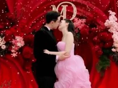 Midu và chồng thiếu gia "đám cưới lần nữa": Minh Đạt quá bảnh ôm hôn vợ liên tục, Jun Vũ và dàn sao góp vui