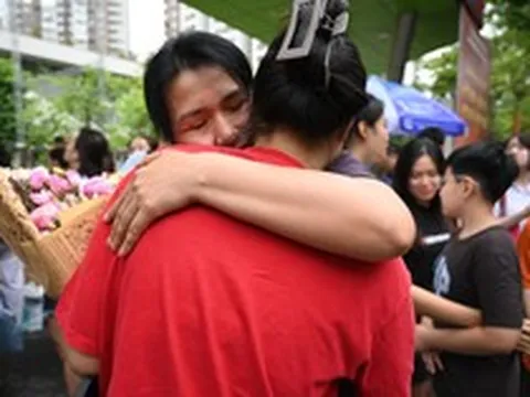 Sau khi biết điểm thi, câu đầu tiên mà cha mẹ nói có thể ảnh hưởng đến tương lai 10 năm sau của con
