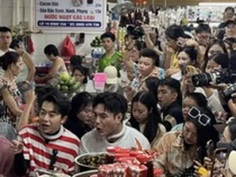 Ngày 3/7, ghi nhận cảnh tượng lạ tại quán ốc hút trong chợ Cồn (Đà Nẵng)