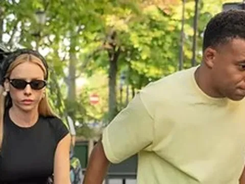 Mbappe công khai bạn gái nổi tiếng