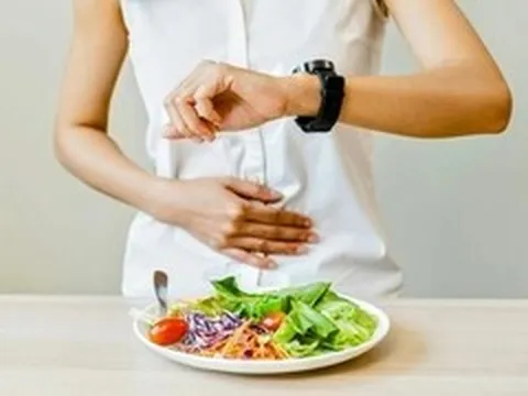 Nhịn ăn, tập kiệt sức để giảm cân: Chuyên gia cảnh báo tàn phá hệ miễn dịch
