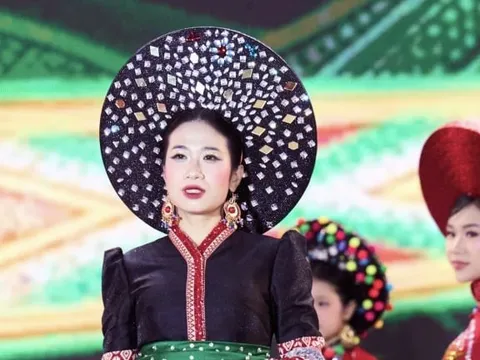 Hà Phương đưa áo dài, thổ cẩm và di sản Việt đến gần hơn với thế hệ trẻ