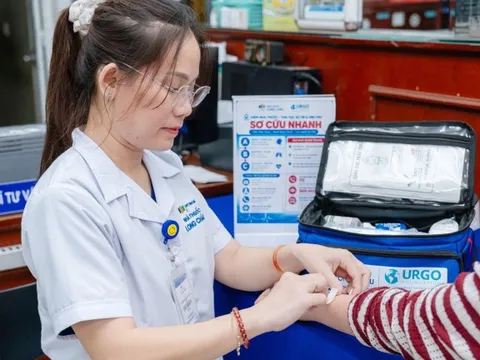 Hoàn tất đào tạo sơ cấp cứu cộng đồng cho hơn 1.000 dược sĩ, Long Châu sẵn sàng hỗ trợ người dân mùa mưa, ngập