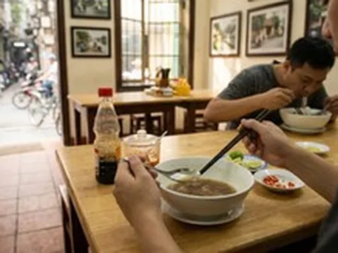 Thói quen phổ biến khi ăn phở khiến người Việt nạp lượng muối lớn