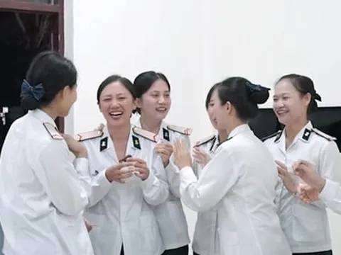 Văn Mai Hương công khai có bạn trai, tiết lộ đã yêu khoảng một năm